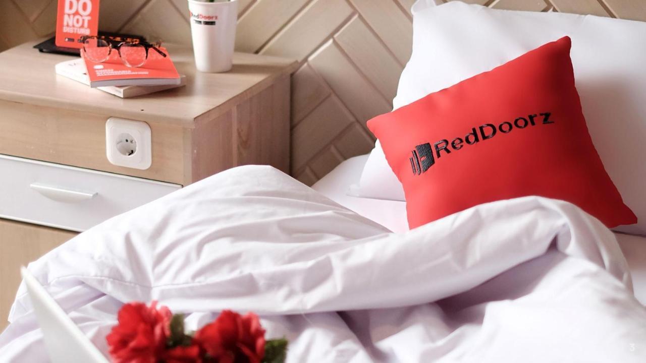 Reddoorz Tuan Viet Hotel Dinh Tien Hoang Ho Chi Minh City Exterior photo