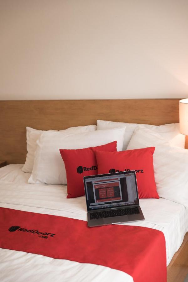 Reddoorz Tuan Viet Hotel Dinh Tien Hoang Ho Chi Minh City Exterior photo